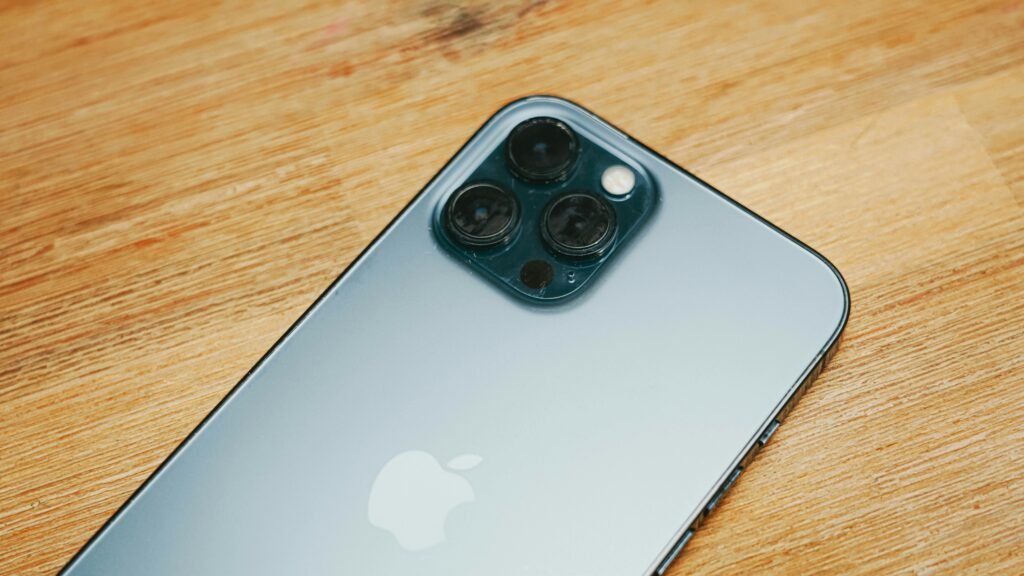 iPhone 17 Vs iPhone 16 Pro? | S25 Ultra Vs 17 Pro Max? | iPadOS 26?